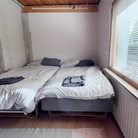 12 People, 4 Bedrooms, Close To The Center With A Large Deck *