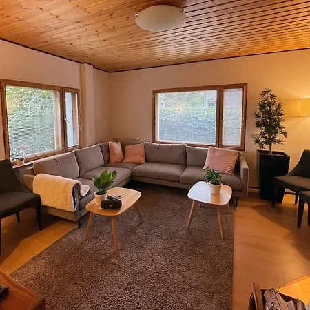 Apartamento 12 People, 4 Bedrooms, Close To The Center With A Large Deck Tampere