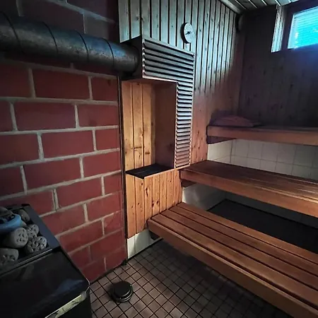 12 People, 4 Bedrooms, Close To The Center With A Large Deck