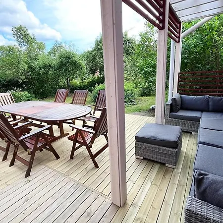 12 People, 4 Bedrooms, Close To The Center With A Large Deck Appartamento