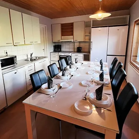 12 People, 4 Bedrooms, Close To The Center With A Large Deck
